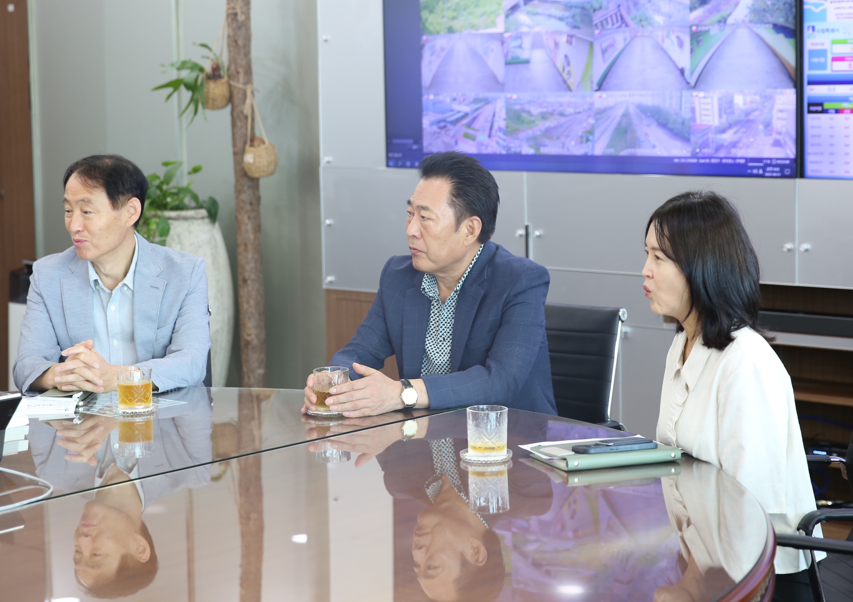 수해피해지역 성금 전달식5번 사진